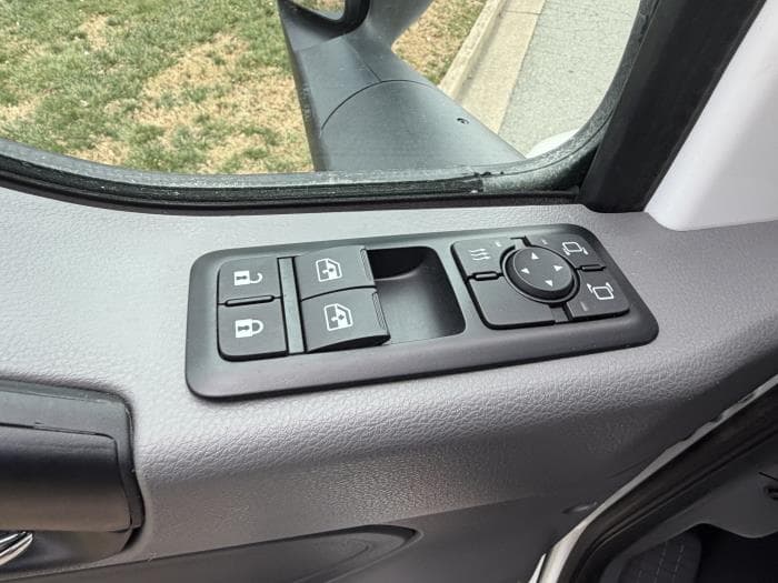 2026 International LT — photo 13