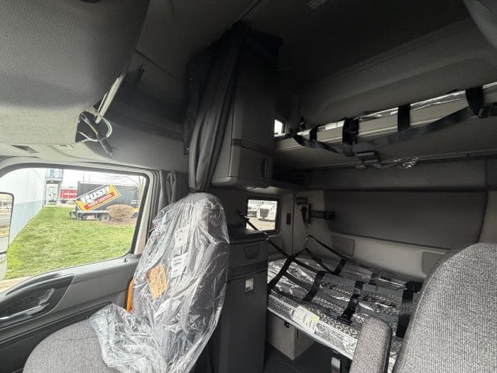 2026 International LT — photo 19