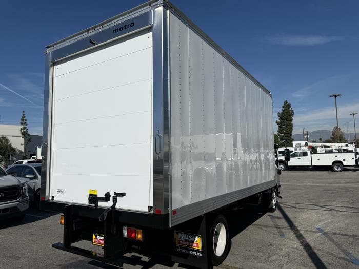 2025 Isuzu NRR — photo 5