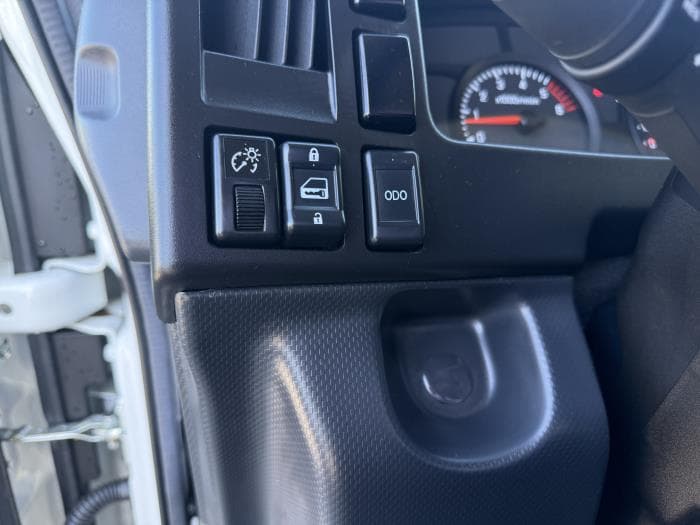 2025 Isuzu NRR — photo 25