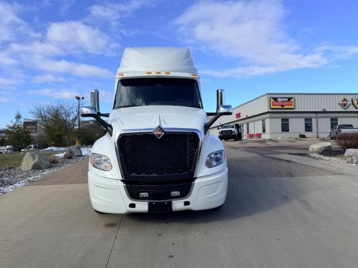 2026 International LT — photo 3