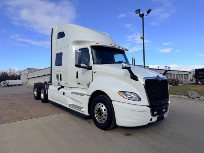 2026 International LT — photo 4