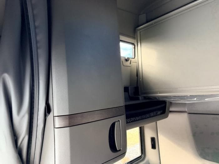 2026 International LT — photo 21