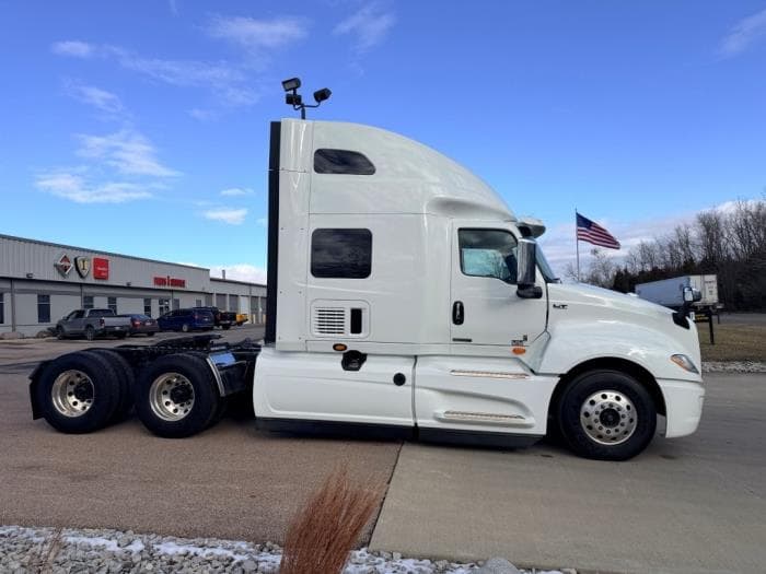 2026 International LT — photo 5