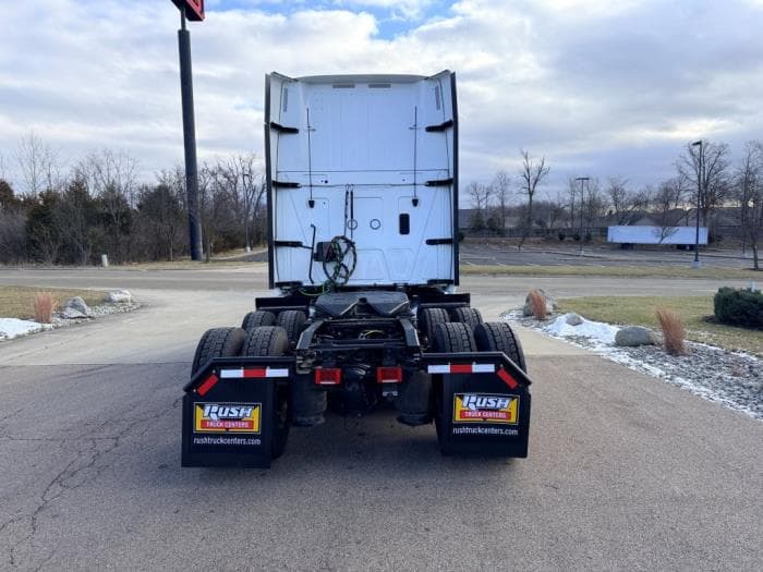 2026 International LT — photo 7