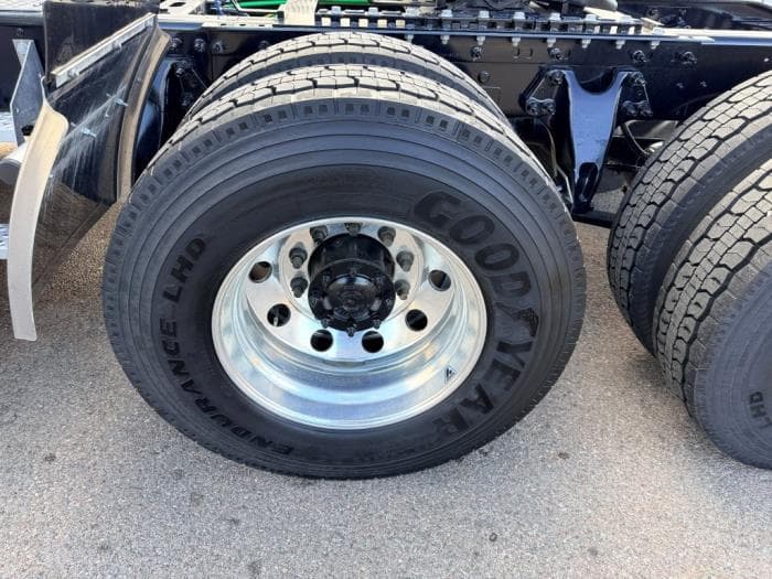 2026 International LT — photo 10