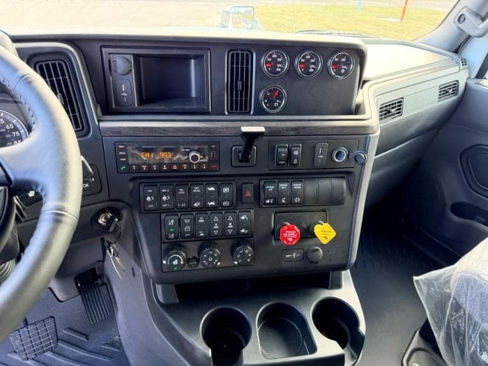 2026 International LT — photo 18
