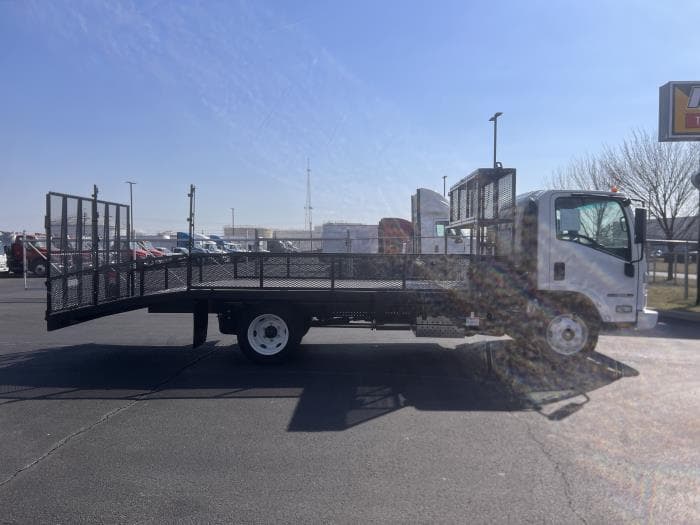 2026 Isuzu NPR — photo 5