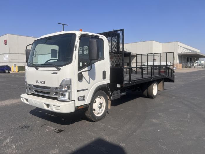 2026 Isuzu NPR — photo 2