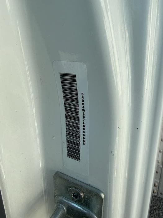 2020 Isuzu NPR — photo 10