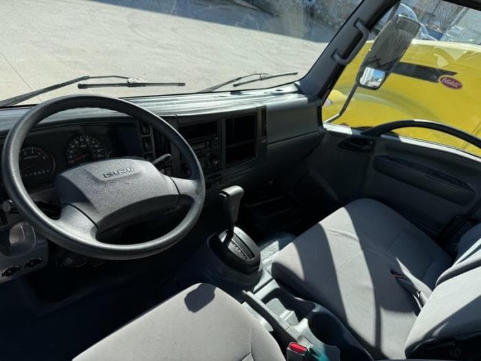 2020 Isuzu NPR — photo 11