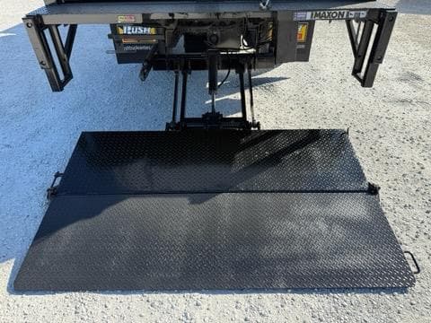 2020 Isuzu NPR — photo 16