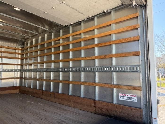 2020 Isuzu NPR — photo 18