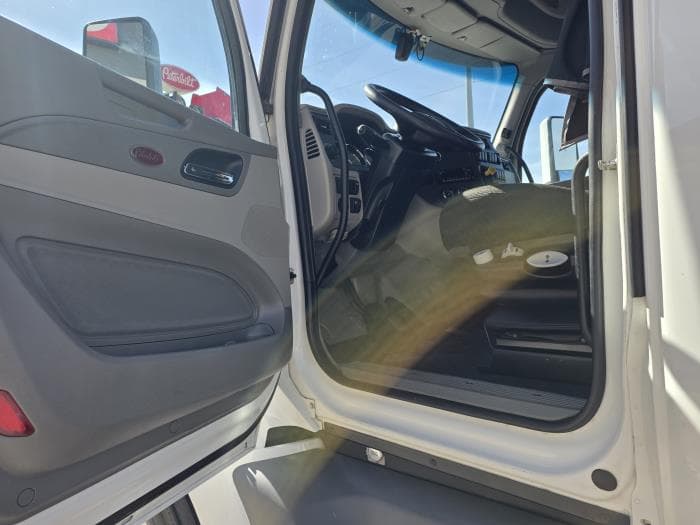 2021 Peterbilt 579 — photo 13