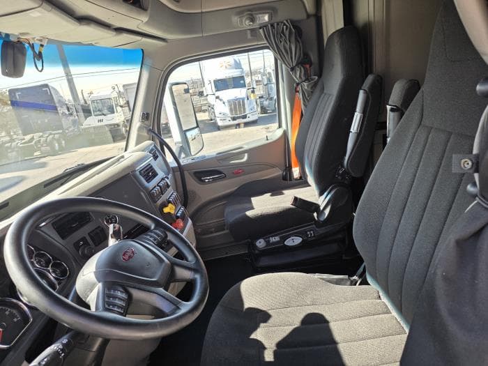 2021 Peterbilt 579 — photo 14