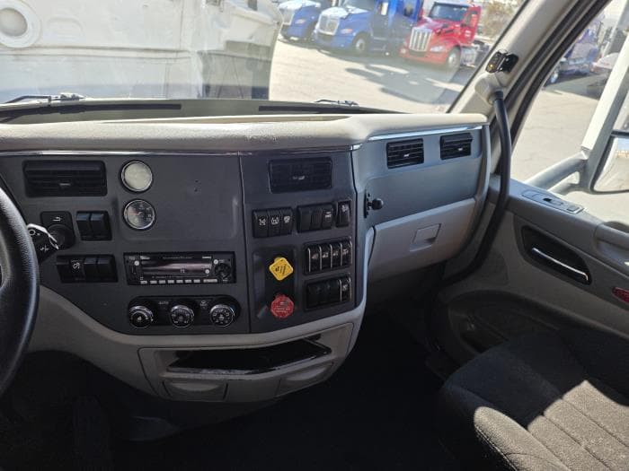 2021 Peterbilt 579 — photo 17
