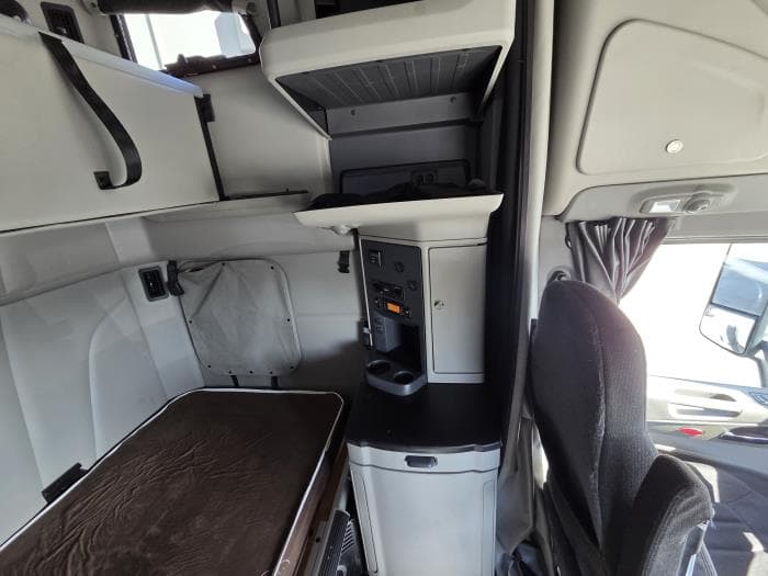 2021 Peterbilt 579 — photo 21