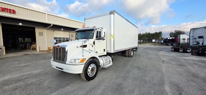 2020 Peterbilt 337 — photo 2