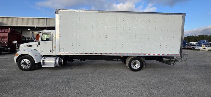 2020 Peterbilt 337 — photo 3