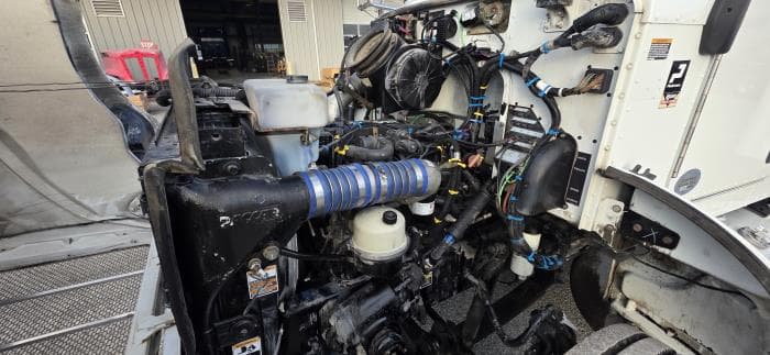 2020 Peterbilt 337 — photo 24