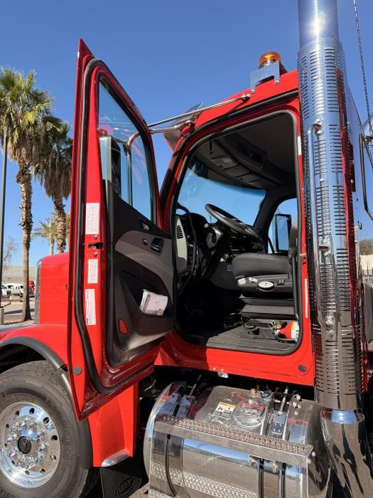 2026 Peterbilt 589 — photo 17