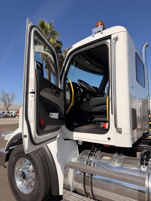 2026 Peterbilt 567 — photo 18