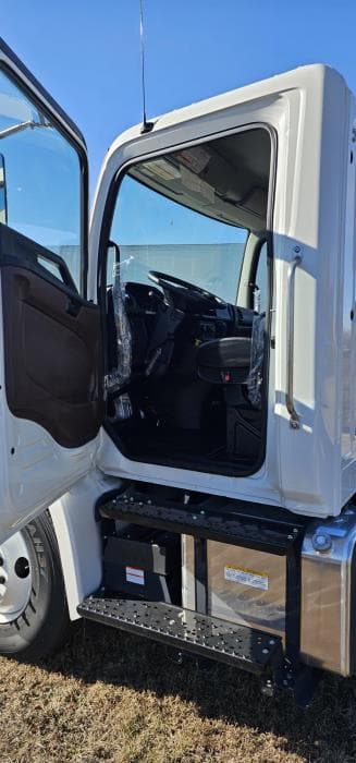 2026 Hino L6 — photo 6