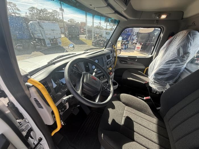 2026 Peterbilt 567 — photo 11