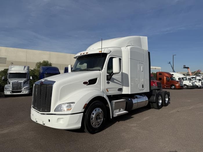 2022 Peterbilt 579 — photo 2