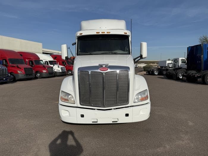 2022 Peterbilt 579 — photo 9