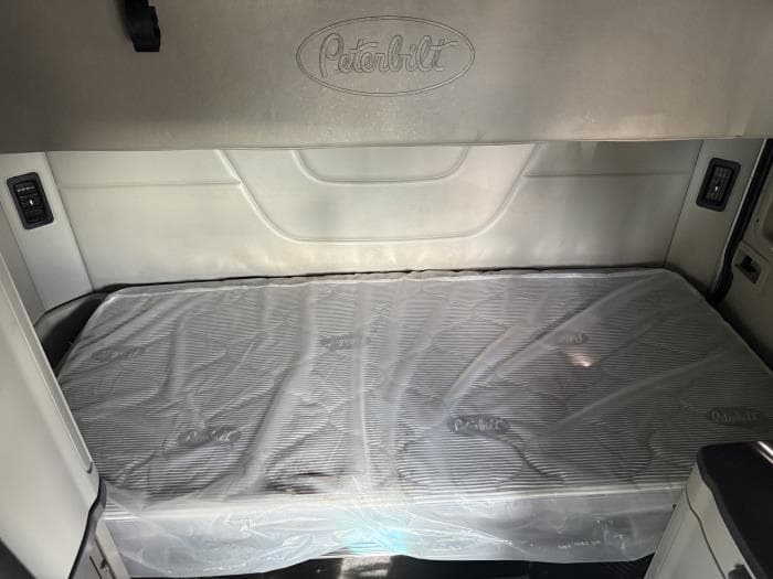2022 Peterbilt 579 — photo 16