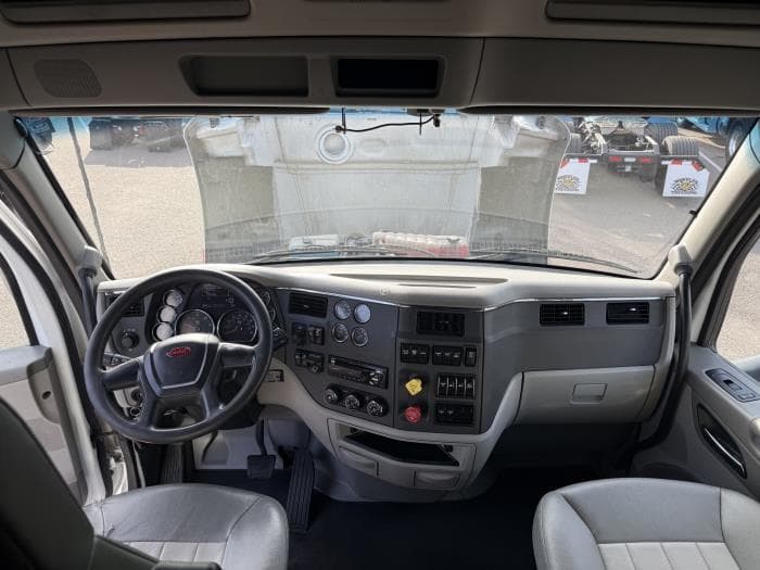 2022 Peterbilt 579 — photo 17