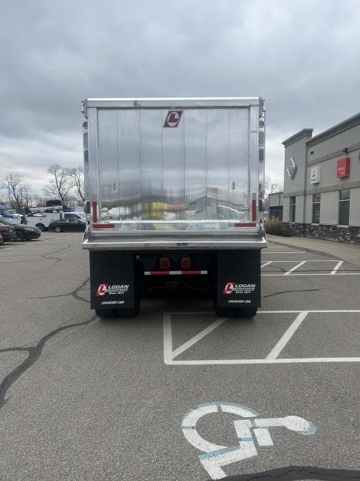 2026 International HX — photo 8