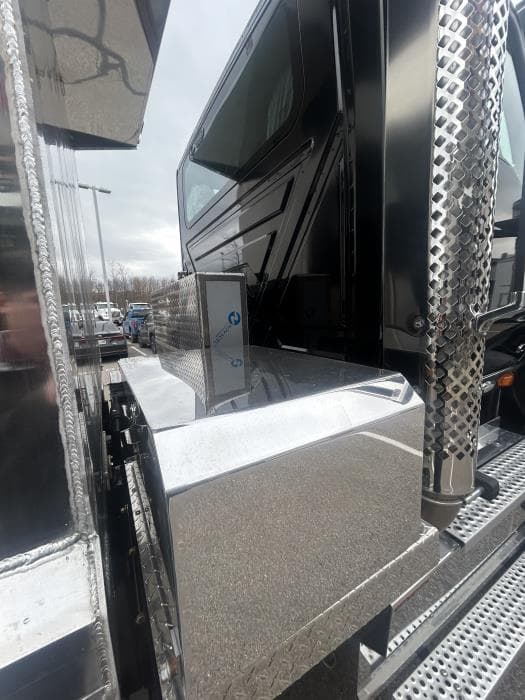 2026 International HX — photo 13