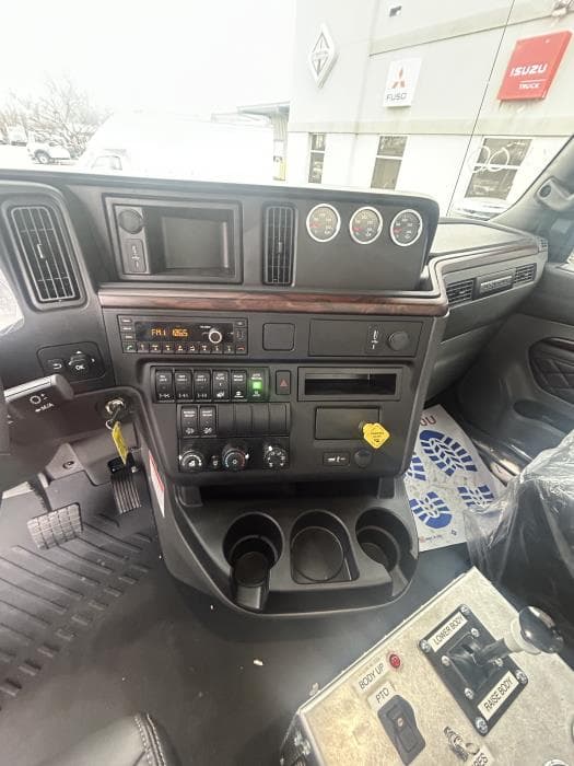 2026 International HX — photo 17