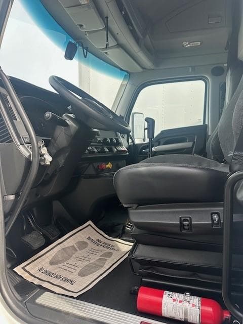 2023 Kenworth T680 — photo 5