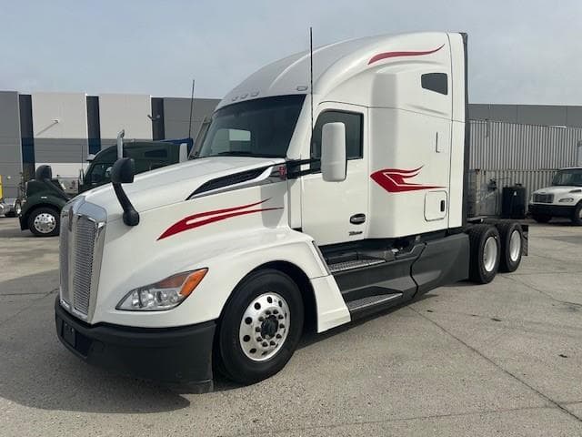 2023 Kenworth T680 — photo 9