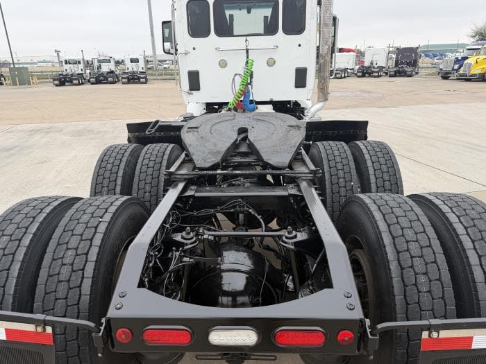 2020 Peterbilt 567 — photo 14