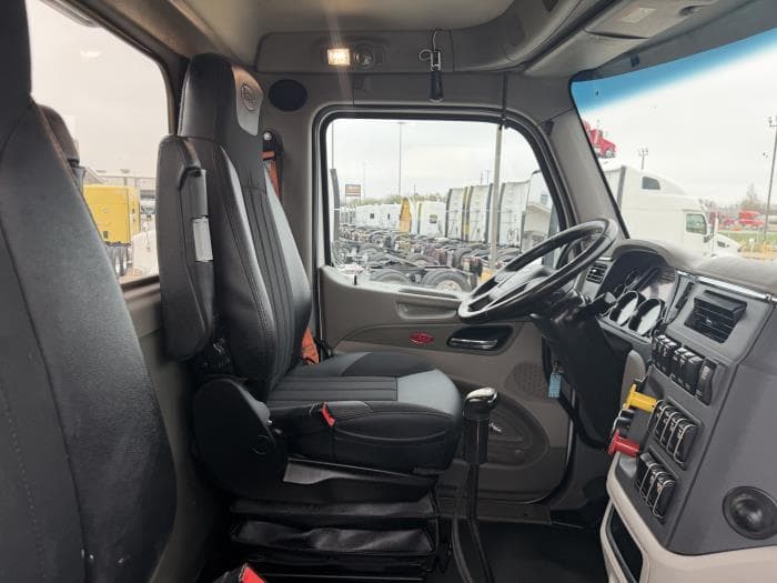 2020 Peterbilt 567 — photo 24