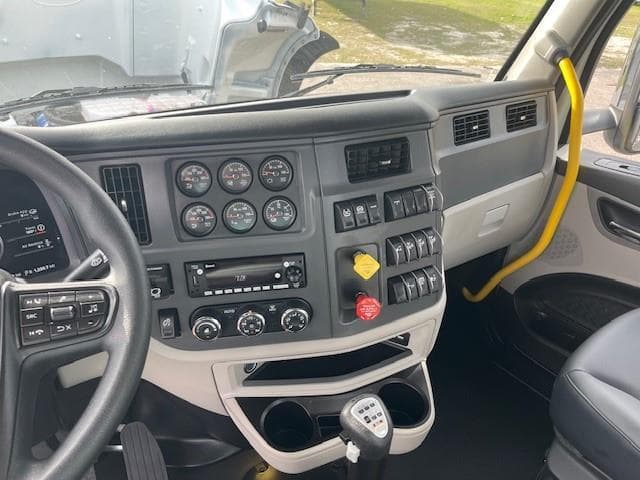 2026 Peterbilt 567 — photo 15