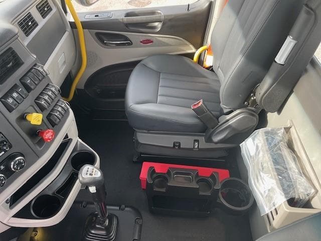 2026 Peterbilt 567 — photo 16