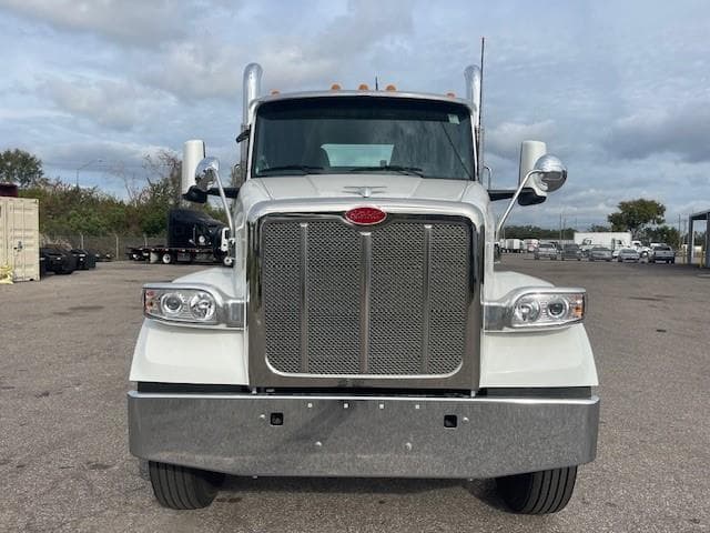 2026 Peterbilt 567 — photo 8