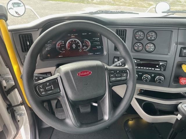2026 Peterbilt 567 — photo 11