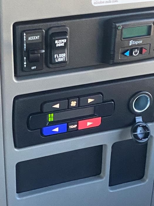 2026 International LT — photo 16