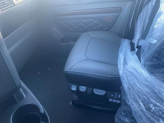 2026 International LT — photo 12