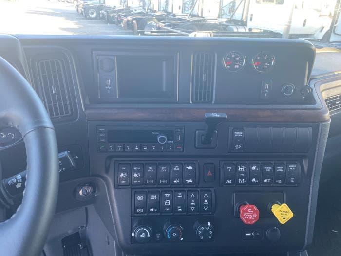 2026 International LT — photo 11