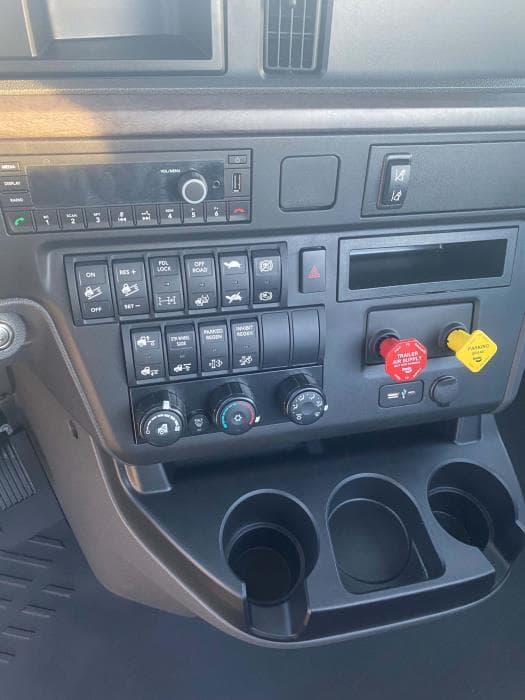 2026 International LT — photo 11