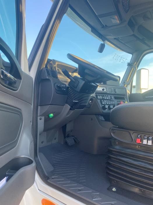 2026 International LT — photo 8