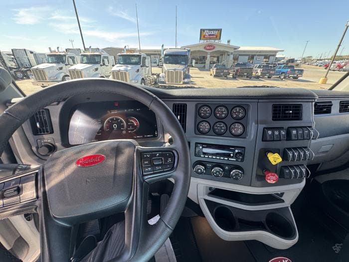 2026 Peterbilt 567 — photo 17