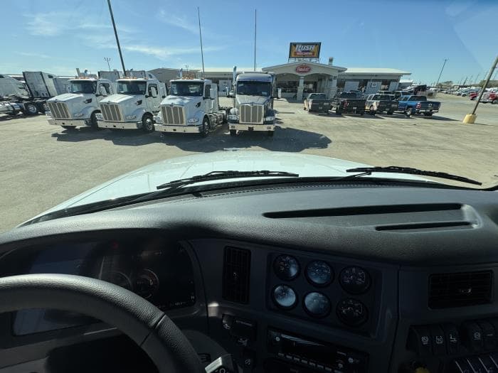 2026 Peterbilt 567 — photo 18